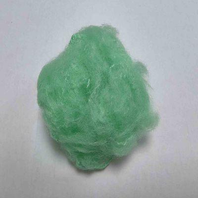 comprar Fibra de repuesto de poliéster reciclado de PET de 51 mm de color verde para juguetes rellenos fabricación en línea