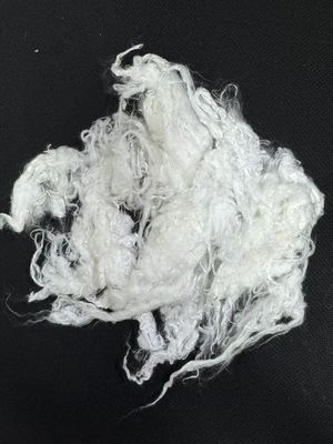 Un buen precio. 1.33D*38-64mm de fibra discontinua retardante del fuego para placas de absorción en línea