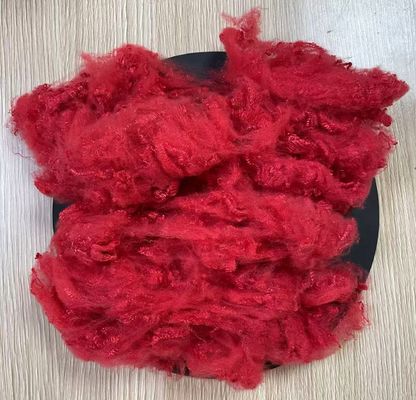 Un buen precio. Fibra de grapa de poliéster reciclado 1.56D 38mm Rojo Brillante en línea