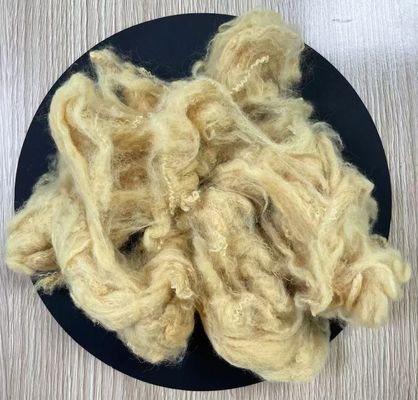 Un buen precio. Fibra de poliéster reciclado en grapa 2.5D 51mm Amarillo Ganso en línea