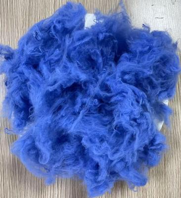 Un buen precio. Fibra de poliéster teñida de color 1.5D 38mm Alta durabilidad en línea