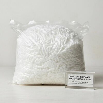 Un buen precio. Alta resistencia al desgarro Fibra grapple de poliéster con bajo contenido de aceite y densidad de 0,02 a 0,04 g/cm3 para tapicería y ropa en línea
