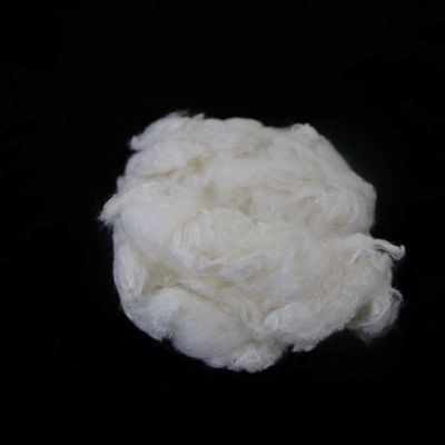 Un buen precio. Fibra de grapa de viscosa antiinflamación blanca de 64 mm para tejidos no tejidos en línea