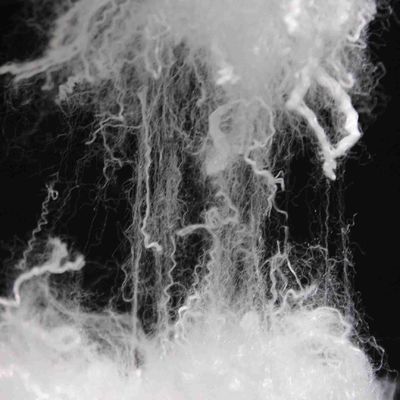 Un buen precio. 4D fibra virgen de baja fusión 110 °C fibra de poliéster de 51 mm para ropa de cama no tejida en línea