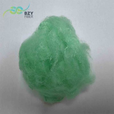 Un buen precio. Limpieza no tóxica de fibra de poliéster de color verde tintado para relleno en línea