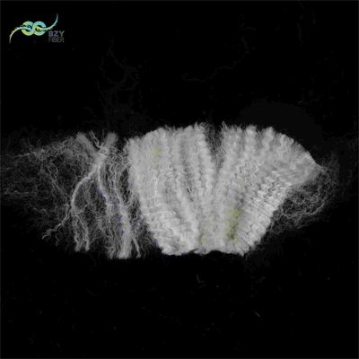 Fibra sintética de grapa reciclada y recargada de color blanco para llenar