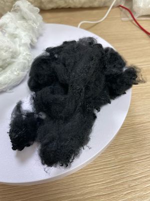 Un buen precio. Fibra discontinua de poliéster 0.7D×32mm, Fibra textil sintética para una alta resistencia a la contracción en la fabricación textil en línea