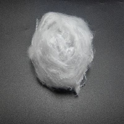 Un buen precio. Fibra de grapa de poliéster reciclado 2.5D 51mm Blanco Alta resistencia a la contracción en línea