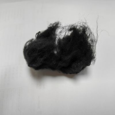 Un buen precio. Fibra de grapa de poliéster virgen 2.78D 51mm Negro Alta resistencia a las manchas en línea