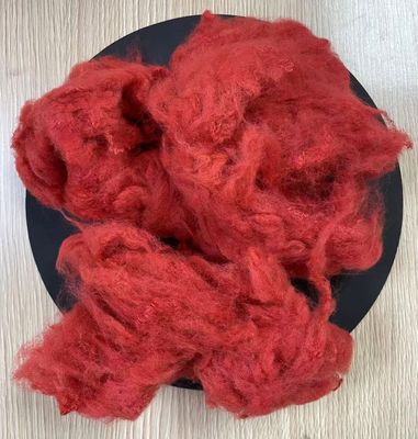 calidad Fibra de grapa de poliéster reciclado 4.5D 65mm Rojo SGS OEKO ITS Certificado GRS fábrica