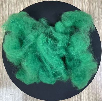 Un buen precio. Fibra de grapa de poliéster reciclado 8D 65mm Verde Esmeralda profunda en línea