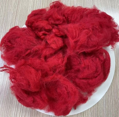 Un buen precio. Fibra de poliéster reciclado cortada 4.5D 51mm Rojo Bandera Grado A en línea