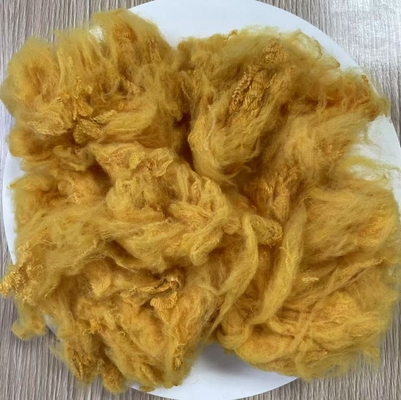 Un buen precio. Fibra de poliéster teñida con drogas 1.5D Alta resistencia a la llama Amarillo dorado en línea