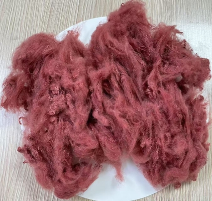 Un buen precio. Fibra de poliéster reciclado cortada 1.5D 38mm teñida en masa rojo en línea
