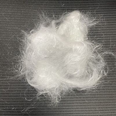 Un buen precio. Fibra súper absorbente de grado higiénico de 9D*52 mm, materia prima de alta eficiencia para la absorción de líquidos para la industria de la higiene, mascarilla facial en línea