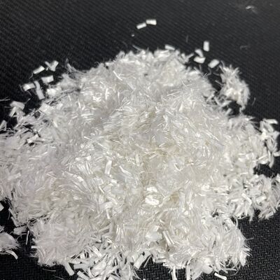 Un buen precio. Fibra corta dispersa de corte de precisión 0.5D * 5mm, excelente dispersión Materia prima textil Uso industrial y se puede utilizar para filtrar en línea