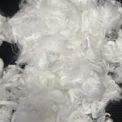 Un buen precio. Fibra termostática de cambio de fase 2D * 25mm, fibra suave tratada con aceite de silicio para relleno de ropa caliente almohada y relleno textil para el hogar en línea