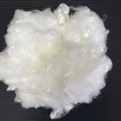 Un buen precio. Fibra acrílica de alto brillo 1.2D*38MM,materia prima textil antiestática para hilado de prendas de vestir y tejidos no tejidos en línea